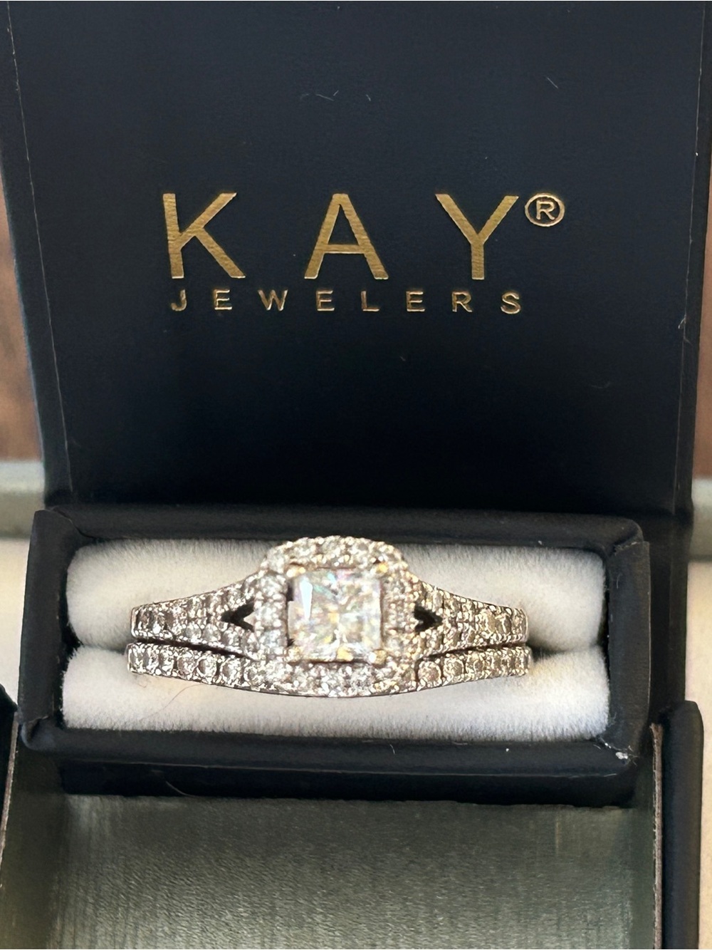 THE LEO First Light® Princess-Cut Diamond Bridal Set. White gold.